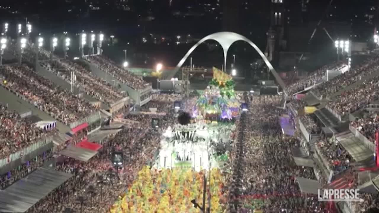 Sfilata delle migliori scuole di samba al carnevale di Rio: il grande  spettacolo della tradizione brasiliana - News Nest